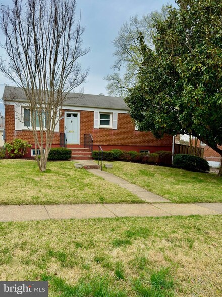 11325 Schuylkill Rd, Rockville, MD 20852