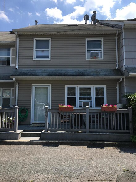 177 Quintard St, Staten Island, NY 10305