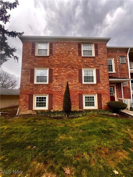 5716 Spotswood Dr, Cleveland, OH 44124