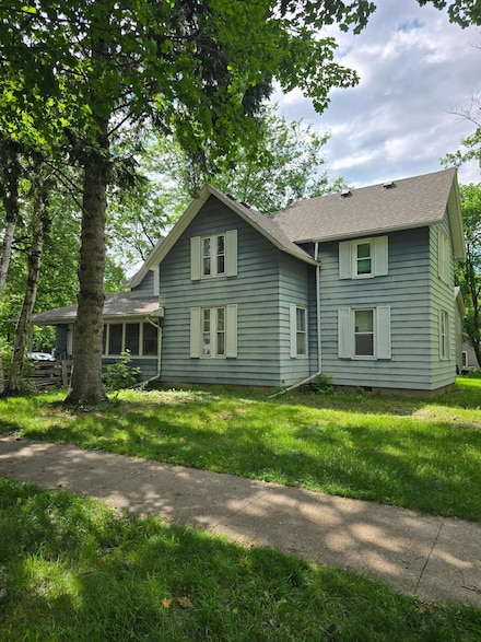 520 W Elm St, River Falls, WI 54022