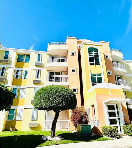 187 Sector El Martillo Barrio Mediania Alta Unit F-304, Loiza, PR 00772