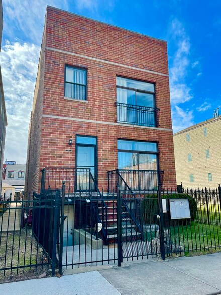 469 E Bowen Ave Unit 2, Chicago, IL 60653