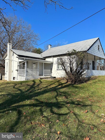 2142 Williamson Rd, Greencastle, PA 17225