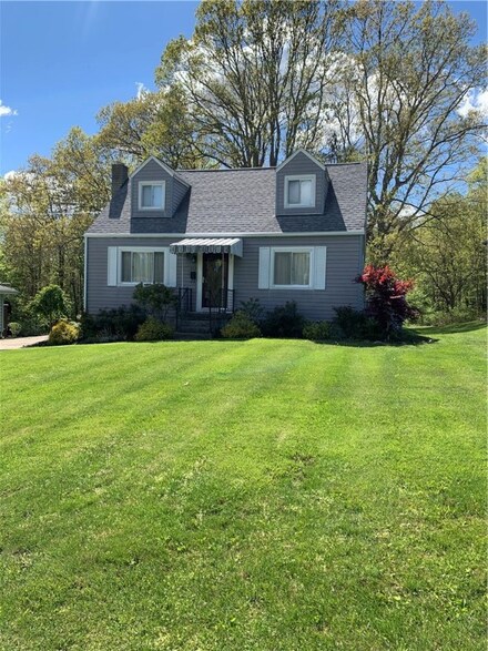 212 Moss Ave, Farrell, PA 16121