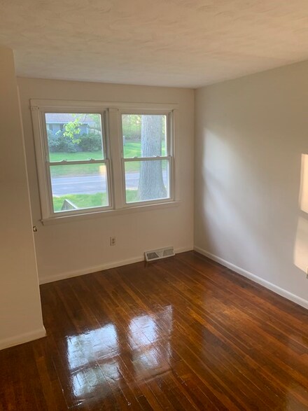 30 Farm St, Bellingham, MA 02019