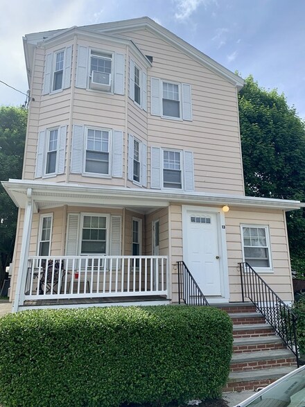 13 Giles Ave Unit 3, Beverly, MA 01915