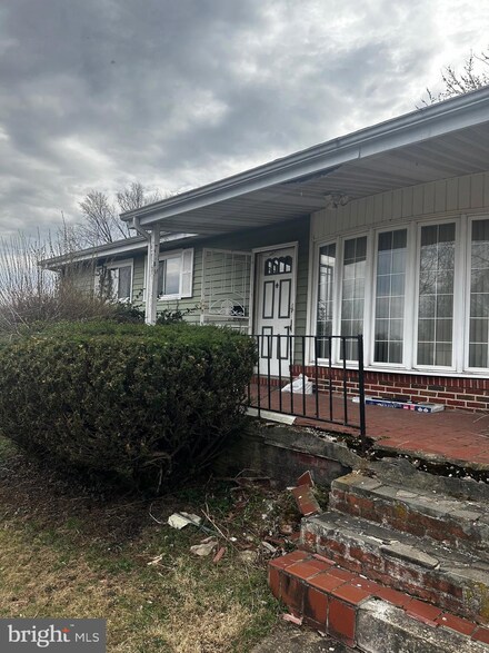 6110 Talles Rd, Gwynn Oak, MD 21207
