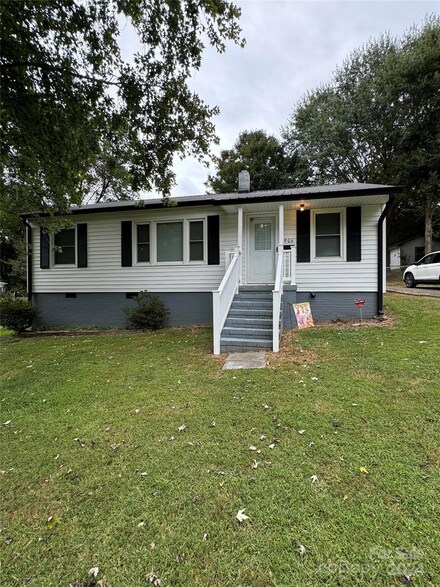 906 N Flint St, Lincolnton, NC 28092