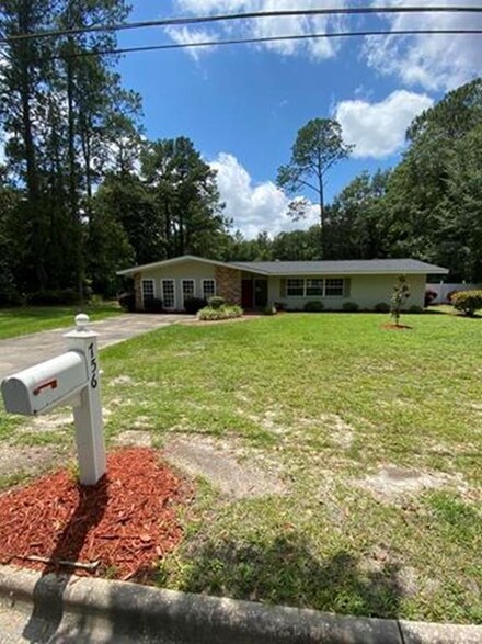 756 S Elm St, Jesup, GA 31546