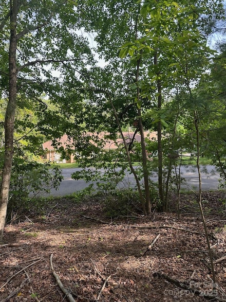 37 W Fairway Dr, Etowah, NC 28729