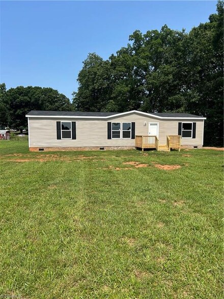 2531 Howards Bridge Rd, Hamptonville, NC 27020