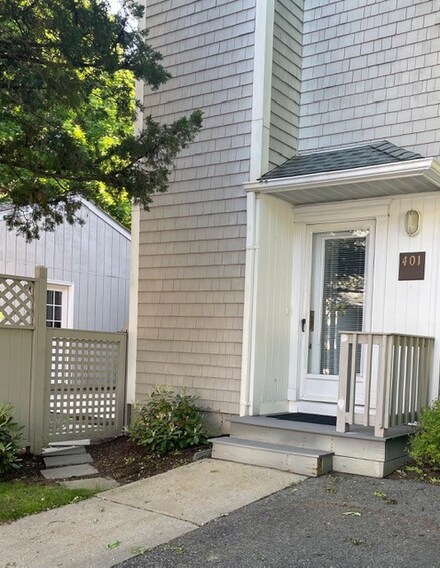 401 North Ln, Bristol, RI 02809