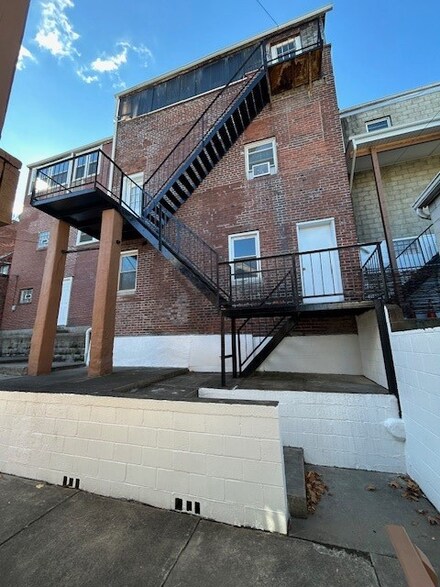 924 Island Ave, Mc Kees Rocks, PA 15136