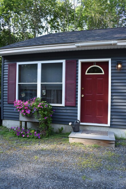 589 Stanley Rd, Winthrop, ME 04364