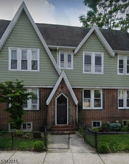 44 Varsity Rd Unit 1L, Newark, NJ 07106