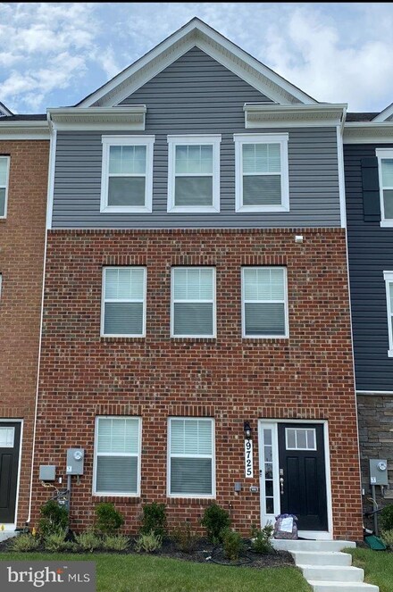 9605 Fagan Dr, Mitchellville, MD 20721