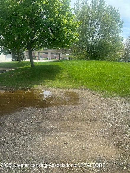 1031 Mall Dr E, Lansing, MI 48917