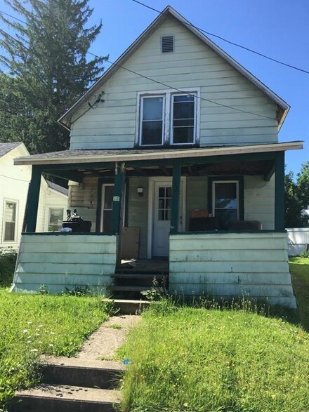 52 Rauber St, Wellsville, NY 14895