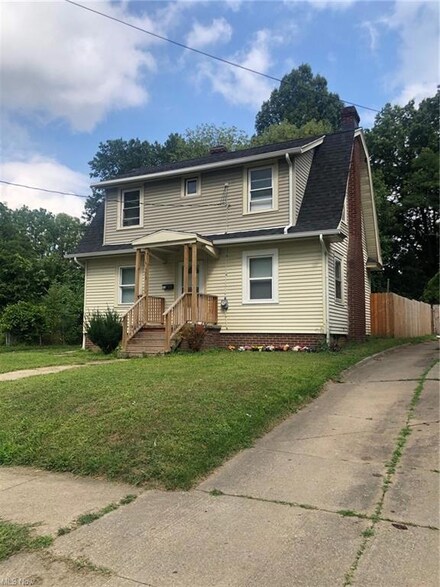 573 Grace Ave, Akron, OH 44320