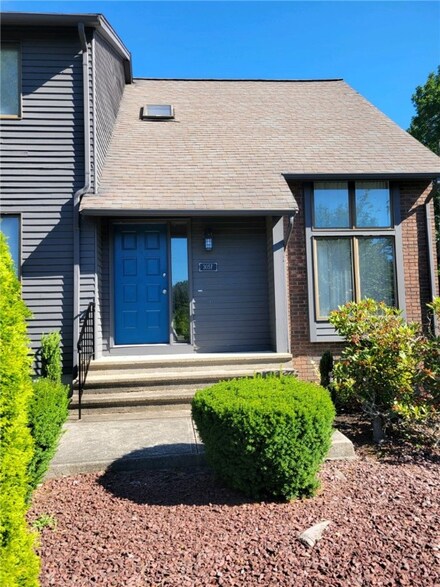 305 Scituate Ave Unit F, Cranston, RI 02921