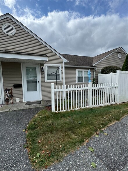 1149 James St, Chicopee, MA 01022