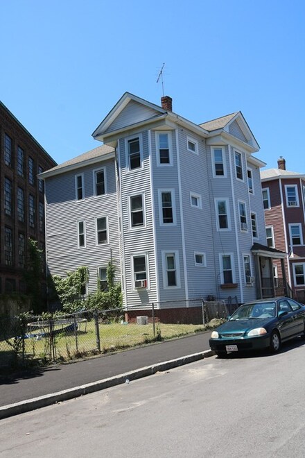 21 Crompton St, Worcester, MA 01610