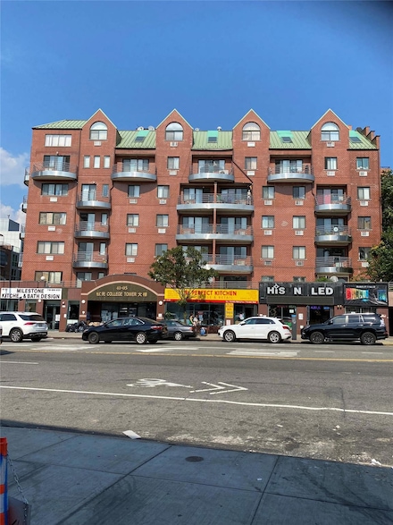 41-05 College Point Blvd Unit 3, Flushing, NY 11355