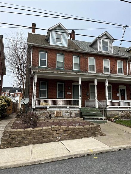 43 Evergreen St, Nazareth, PA 18064