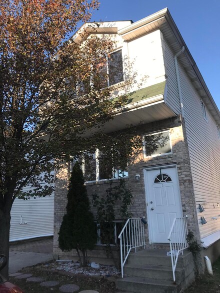 31 Mitchel Ln, Staten Island, NY 10302