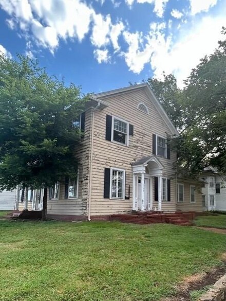 218 S 16th St, Parsons, KS 67357