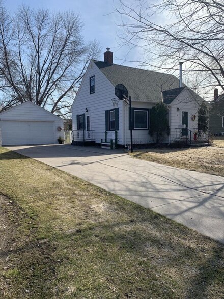 1 S California Ave, Morris, MN 56267