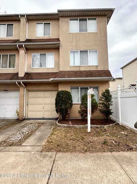 104 Wirt Ave, Staten Island, NY 10309