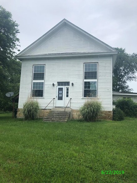 1695 Hillsdale Rd, Sinks Grove, WV 24976