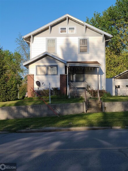 319 N Sumner Ave, Creston, IA 50801