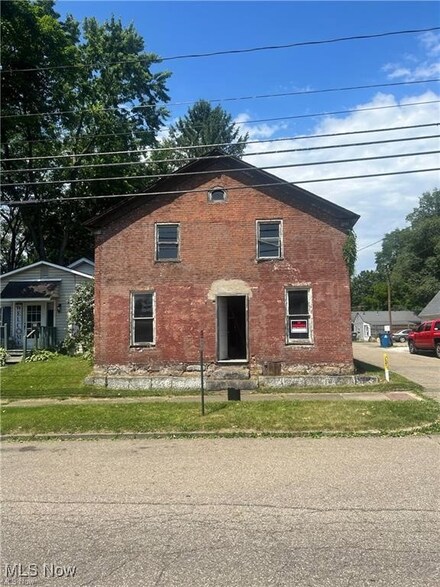 317 Market St NE, Navarre, OH 44662