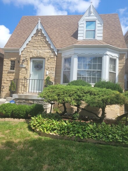 2937 N Luna Ave, Chicago, IL 60641