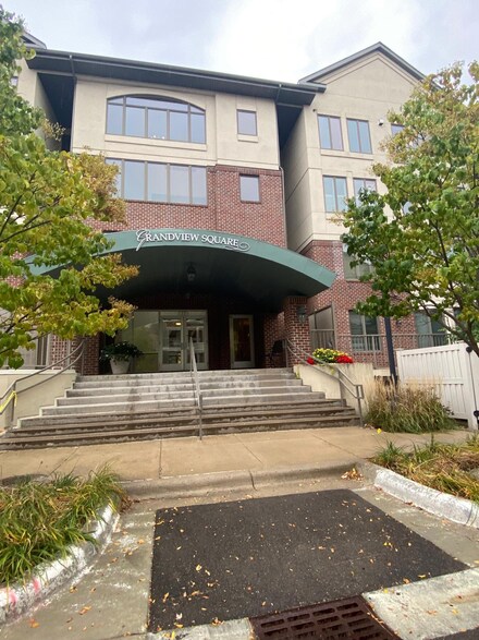 5225 Grandview Square Unit 316, Edina, MN 55436