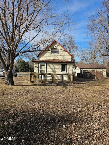 320 Louise Ave, Wilton, ND 58579