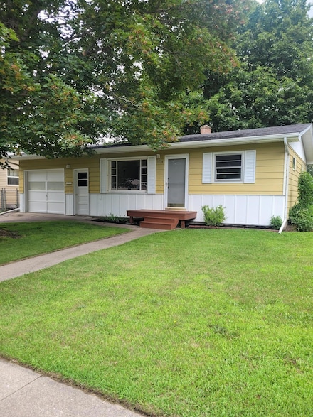 1814 10th Ave N, Moorhead, MN 56560