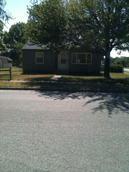 3221 Lemuel St, Muskegon, MI 49444