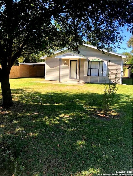 906 W Scott St, Orange, TX 77630