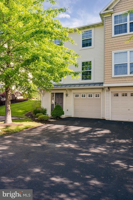 17 Chaser Ct, Reading, PA 19607