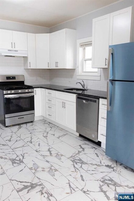 45 Maple Ave, Wallington, NJ 07057