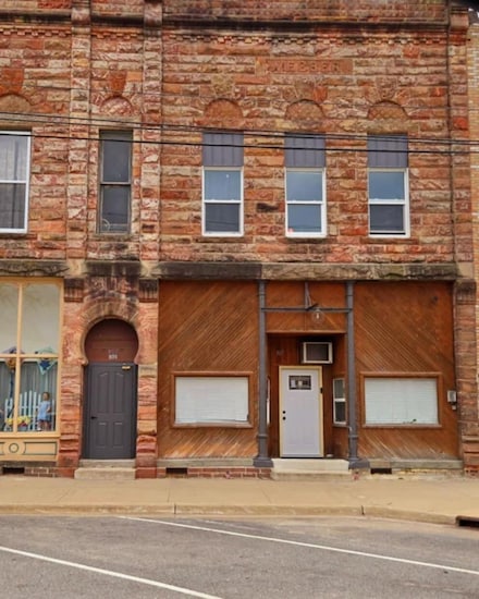 307 E Bridge St, Lyons, MI 48851