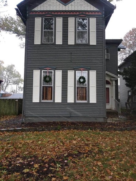 818 S Center St, Terre Haute, IN 47807