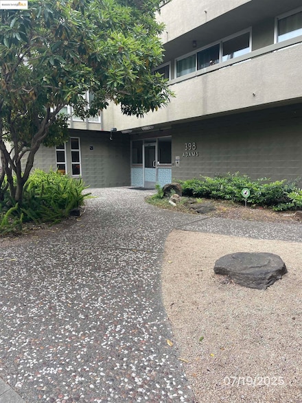 398 Adams St Unit 204, Oakland, CA 94610