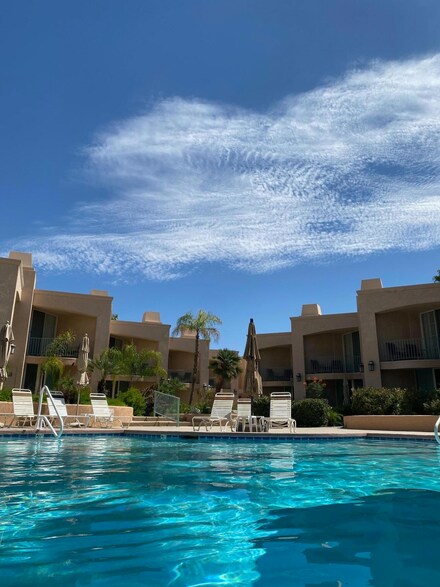 1555 N Chaparral Rd, Palm Springs, CA 92262