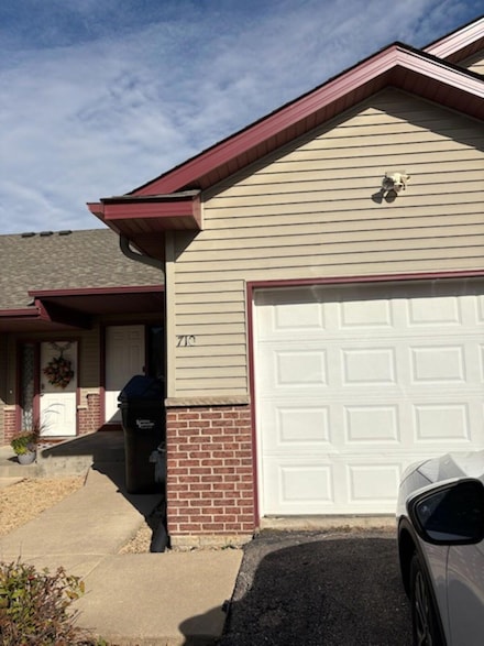 710 10th St SW, Pine Island, MN 55963