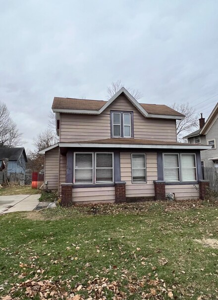 313 N Front St, Dowagiac, MI 49047