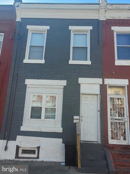 2442 W Oakdale St, Philadelphia, PA 19132